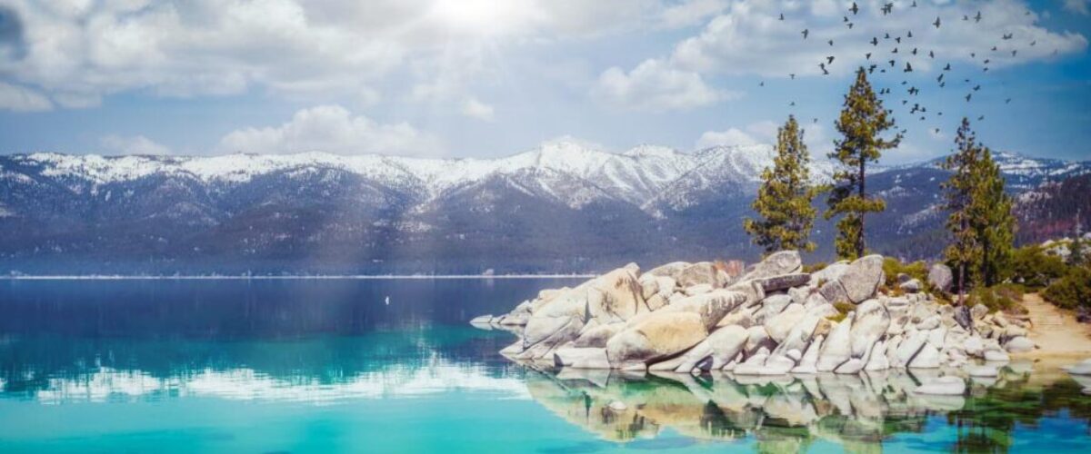 Lake Tahoe et ses eaux bleues cristallines